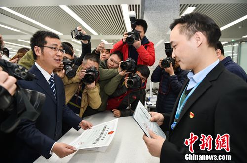Shouyue CEO Wei Dong received the "Online Booking Taxi Operation License"